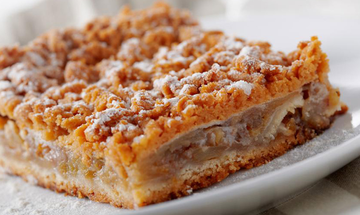 Apple Coffee Cake with Crumble Topping