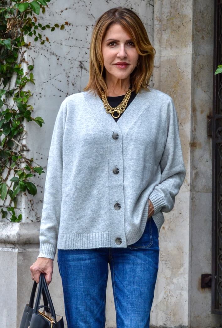 Fashion influencer wearing the Snug Cardigan in Heather Gray, Complete Top in Black, and Patch Pocket in Trader Wash.